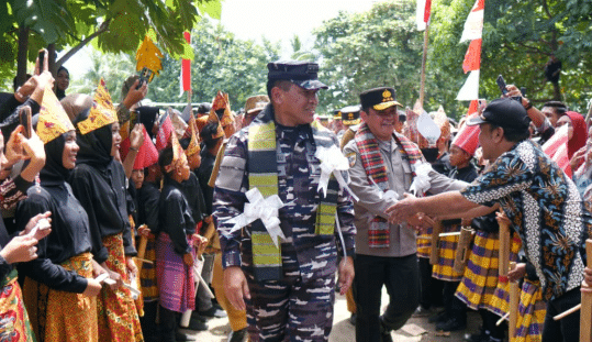 Kepala Staf TNI AL dan Kabarharkam Polri Tinjau Fasilitas Baru di Pulau Satangnga