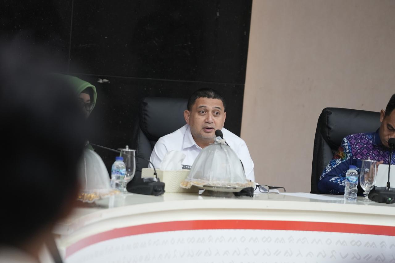 Pemkot Makassar Edarkan Larangan Pemasangan Iklan Maupun Baliho di Pohon