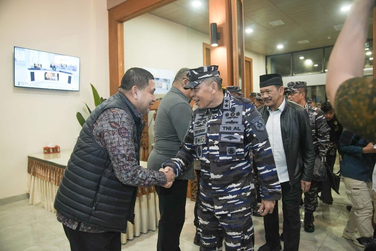 KSAL Tiba di Lanud Sultan Hasanuddin, Wali Kota Makassar Munafri Arifuddin Jemput dan Ucapkan Selamat Datang