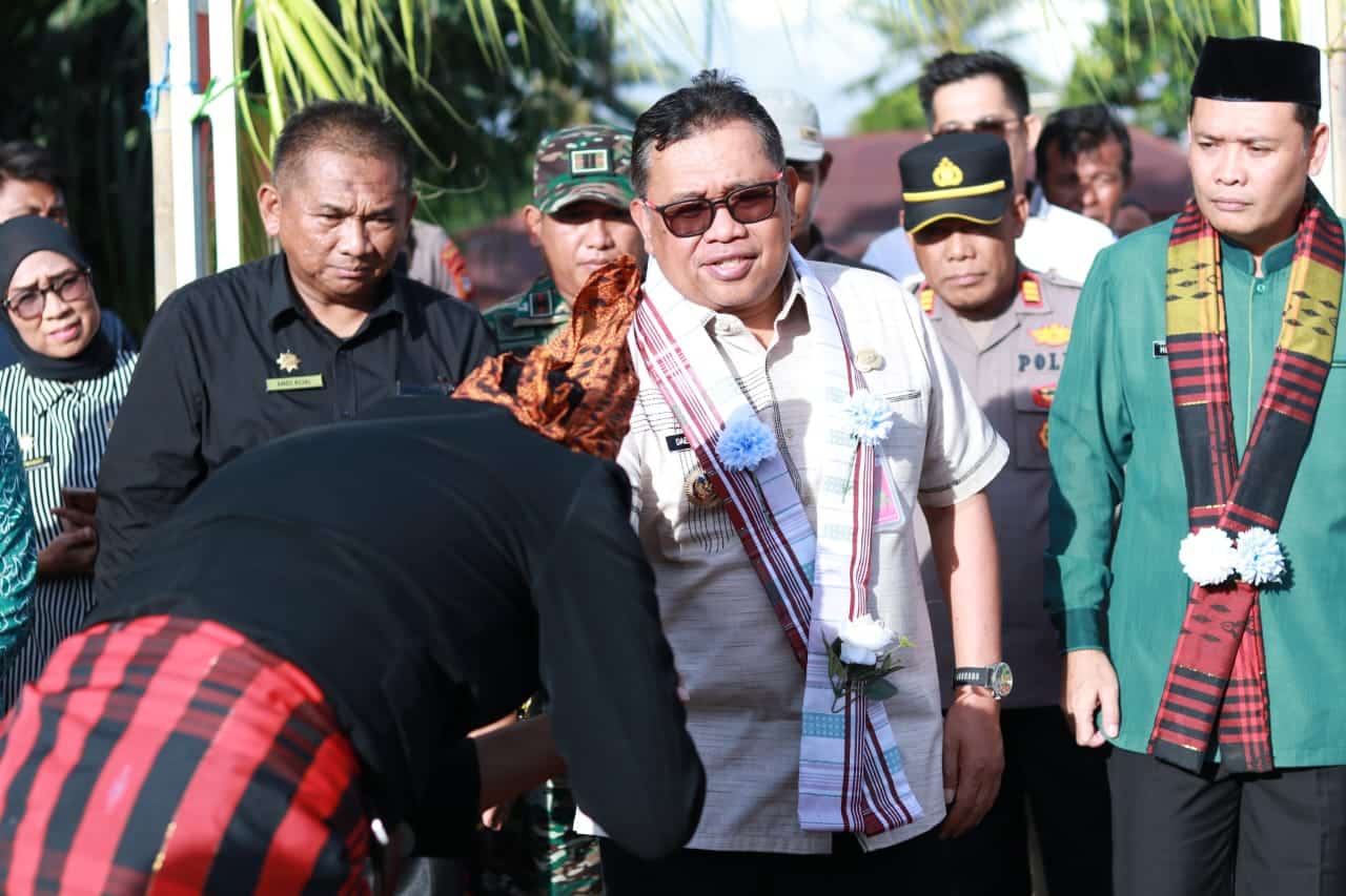 Serahkan Sertifikat Tanah Redistribusi, Bupati Takalar Berharap dapat Memberikan Kesejahteraan Untuk Masyarakat