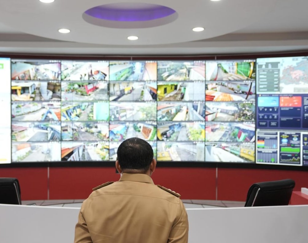 Pantau Keamanan Lorong Lewat CCTV, Wali Kota Munafri Sebut Ada Wilayah di Makassar yang Butuh Pengawasan Ketat 