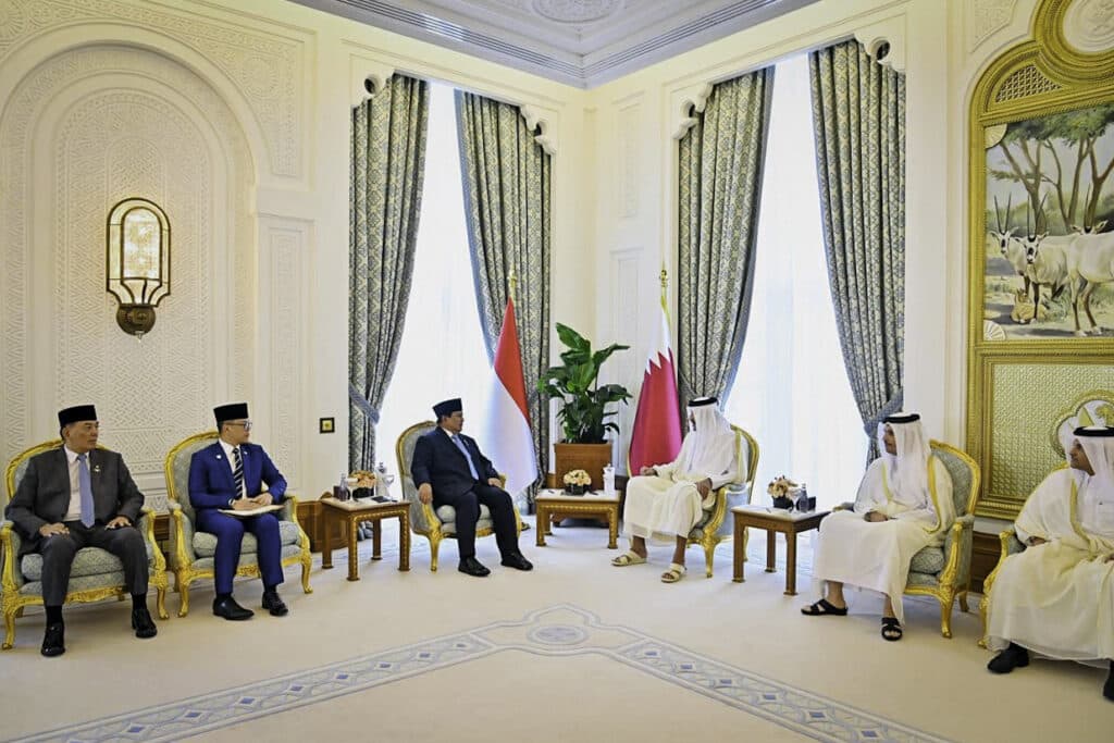 Pererat Hubungan Bilateral, Presiden Prabowo Disambut Hangat Emir Qatar di Istana Amiri Diwan