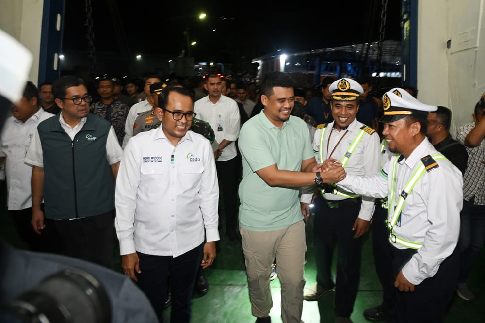 Lepas Pelayaran Perdana KMP Jatra II Gunungsitoli-Sibolga, Bobby Nasution Minta Berantas Kutipan Ilegal di Pelabuhan