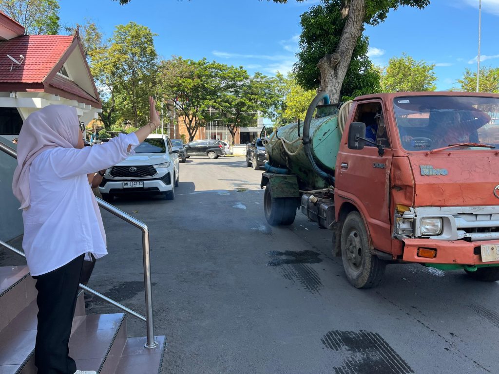 Lepas Keberangkatan Para Relawan Pemkot Palu Menuju Lokasi Bencana Banjir Di Desa Wombo Kalonggo