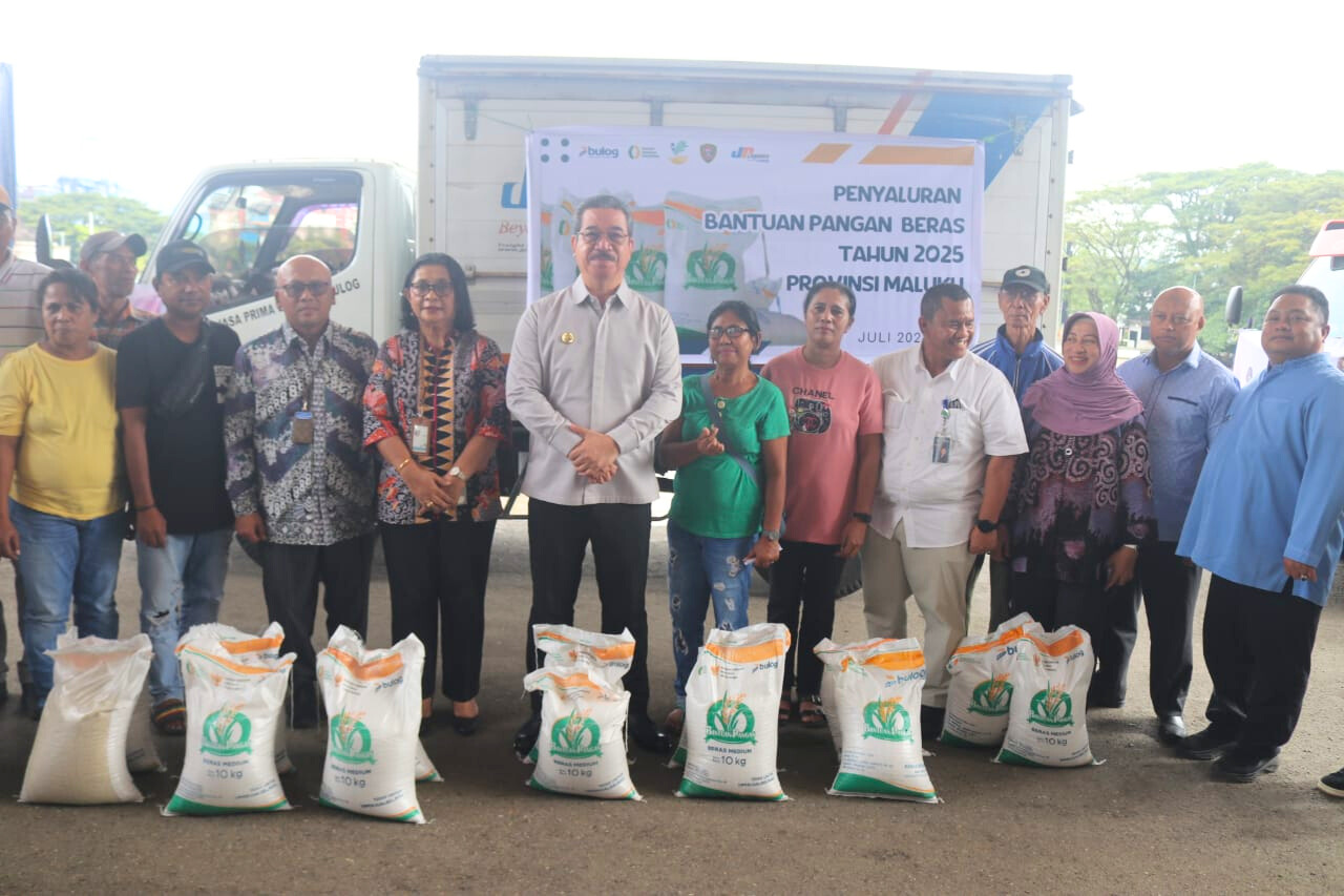 RESMI LEPAS BANTUAN BERAS UNTUK 199.990 KK, GUBERNUR : BANTUAN INI DIHARAPKAN TEPAT SASARAN