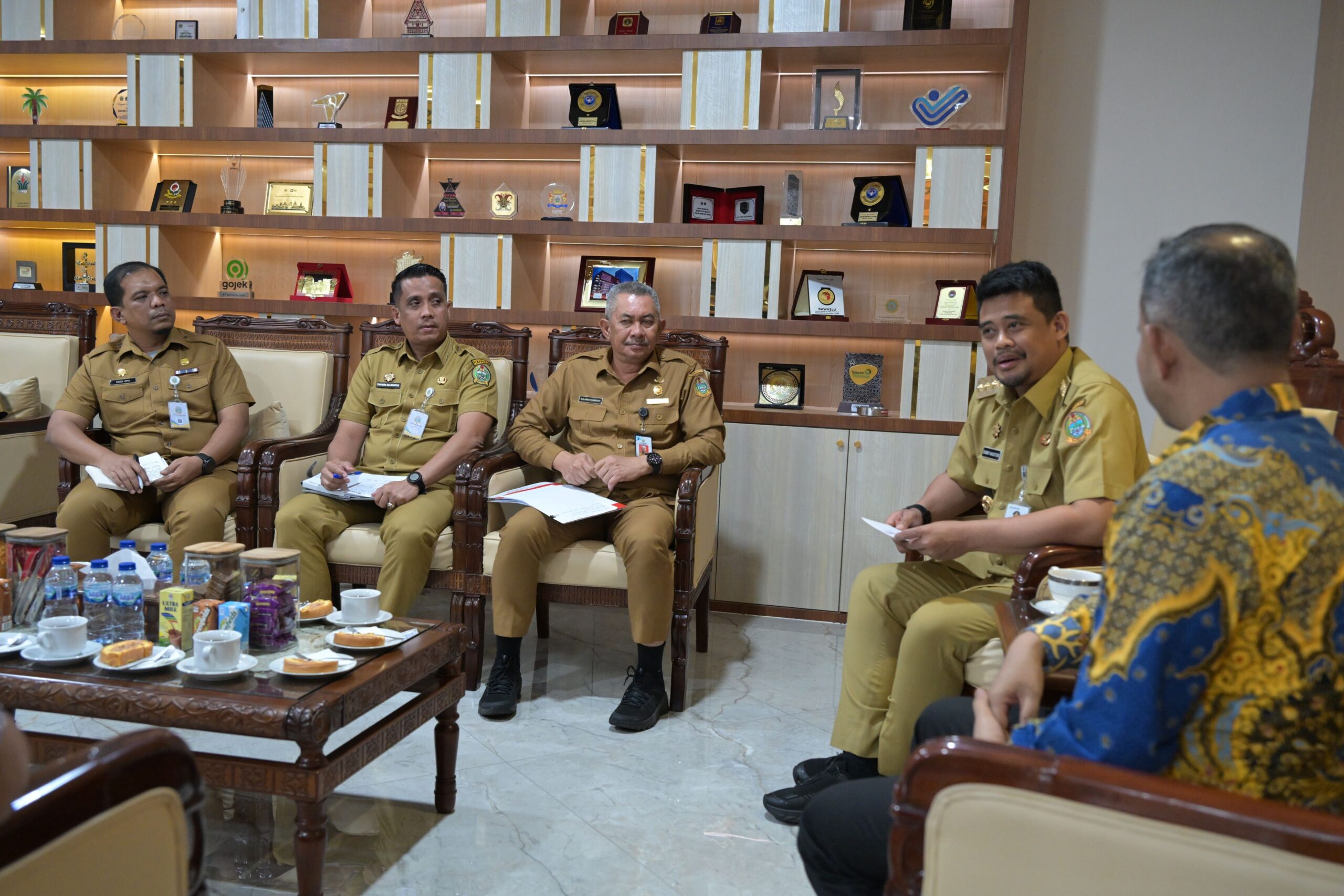 Gubernur Bobby Nasution Bersama Ombudsman Sumut  Bahas Pelayanan Kesehatan, Pendidikan, dan Publik