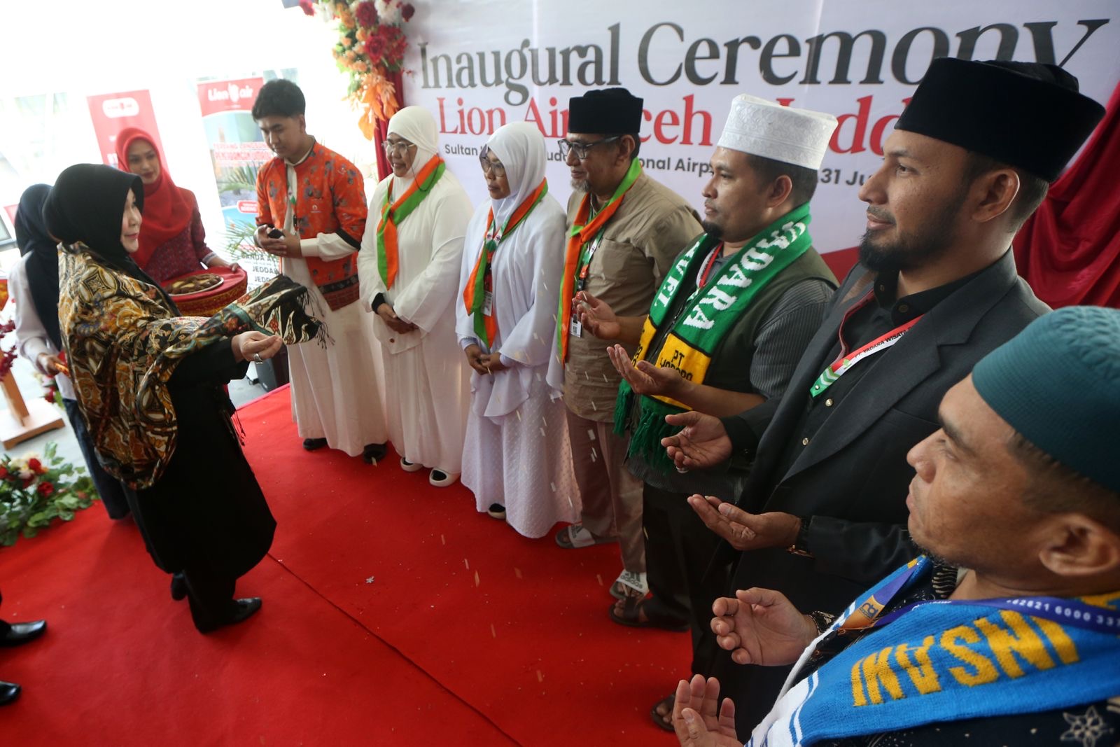 Wali Kota Illiza Lepas Jamaah Umroh Penerbangan Perdana Lion Air Aceh-Jeddah
