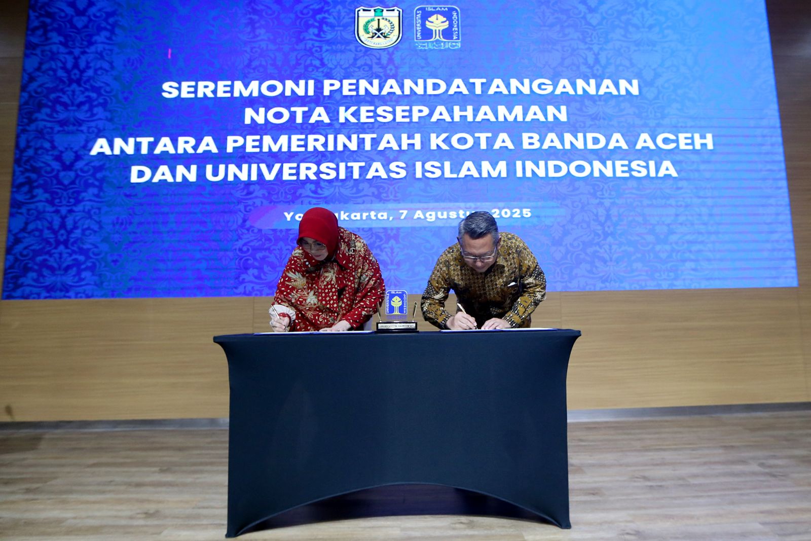 Wali Kota Illiza Teken MoU dengan Rektor UII Yogyakarta