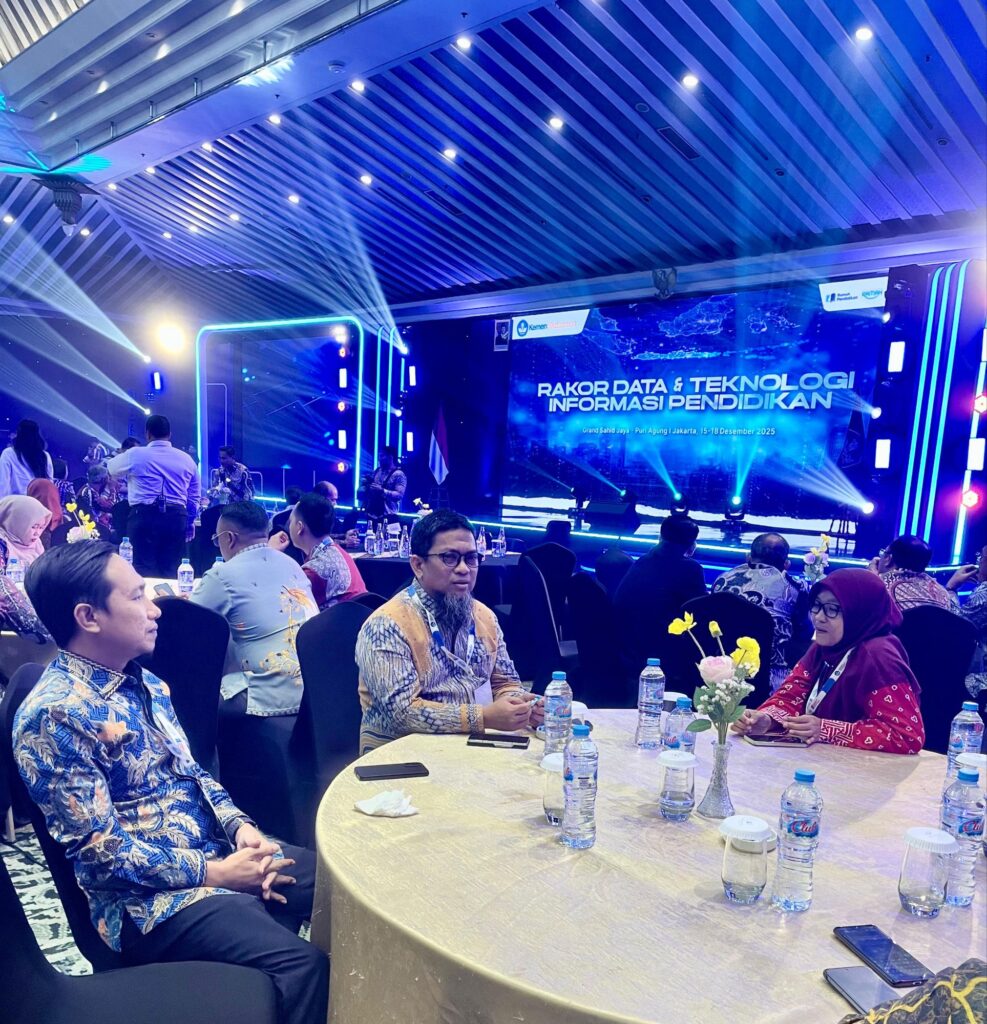 Mendorong Asta Cita Nusa Digital, Disdik Sulsel Raih Anugerah Kolaborasi 4 img 20251215 wa00658190322293706680318