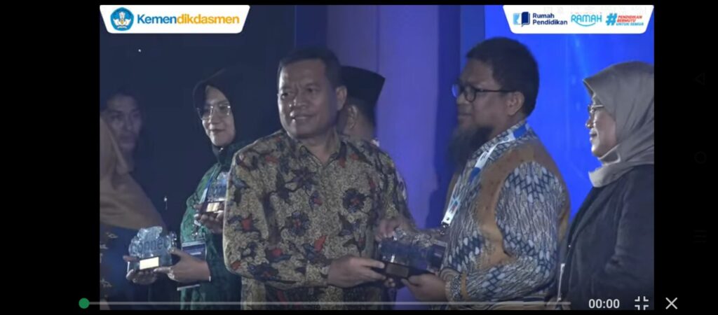 Mendorong Asta Cita Nusa Digital, Disdik Sulsel Raih Anugerah Kolaborasi 3 screenshot 20251215 2149024785919030838128508
