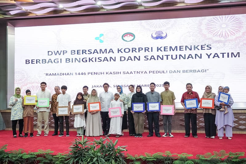 DWP Bersama Korpri Kemenkes Berbagi Bingkisan dan Santunan Yatim