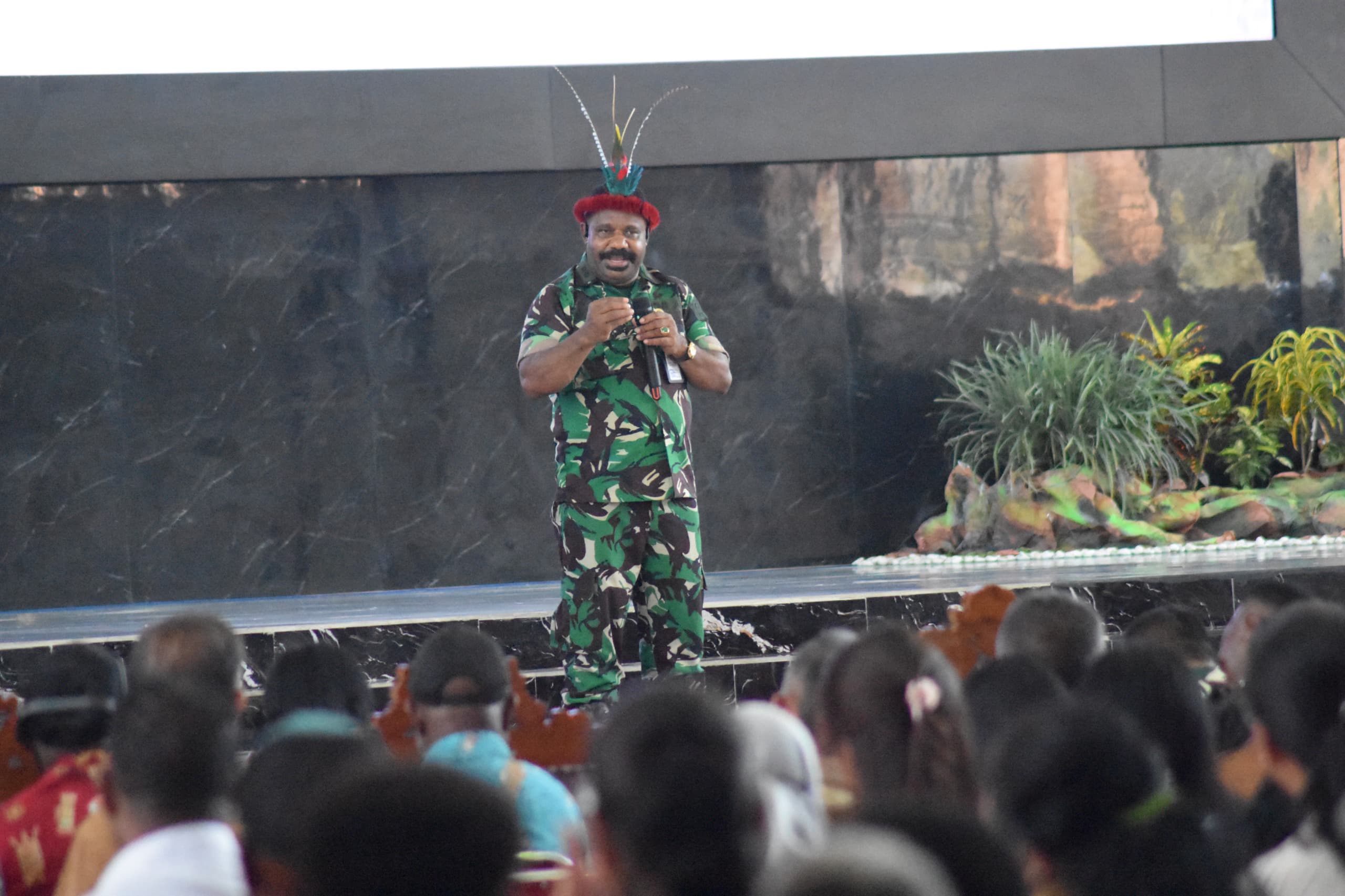 Stafsus Lenis Kogoya Tegaskan KKB Jangan Hambat Program MBG