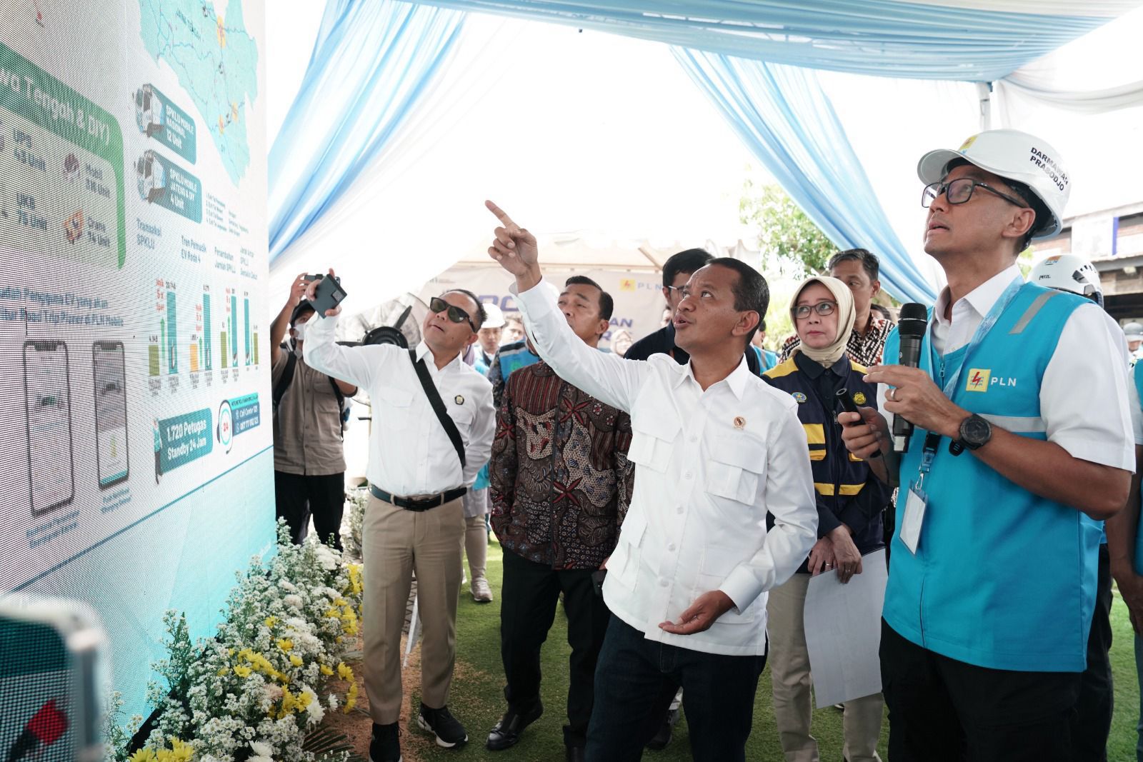 Menteri Bahlil Kerahkan 307 SPKLU Layani Pemudik Mobil Listrik di Jateng-Yogya