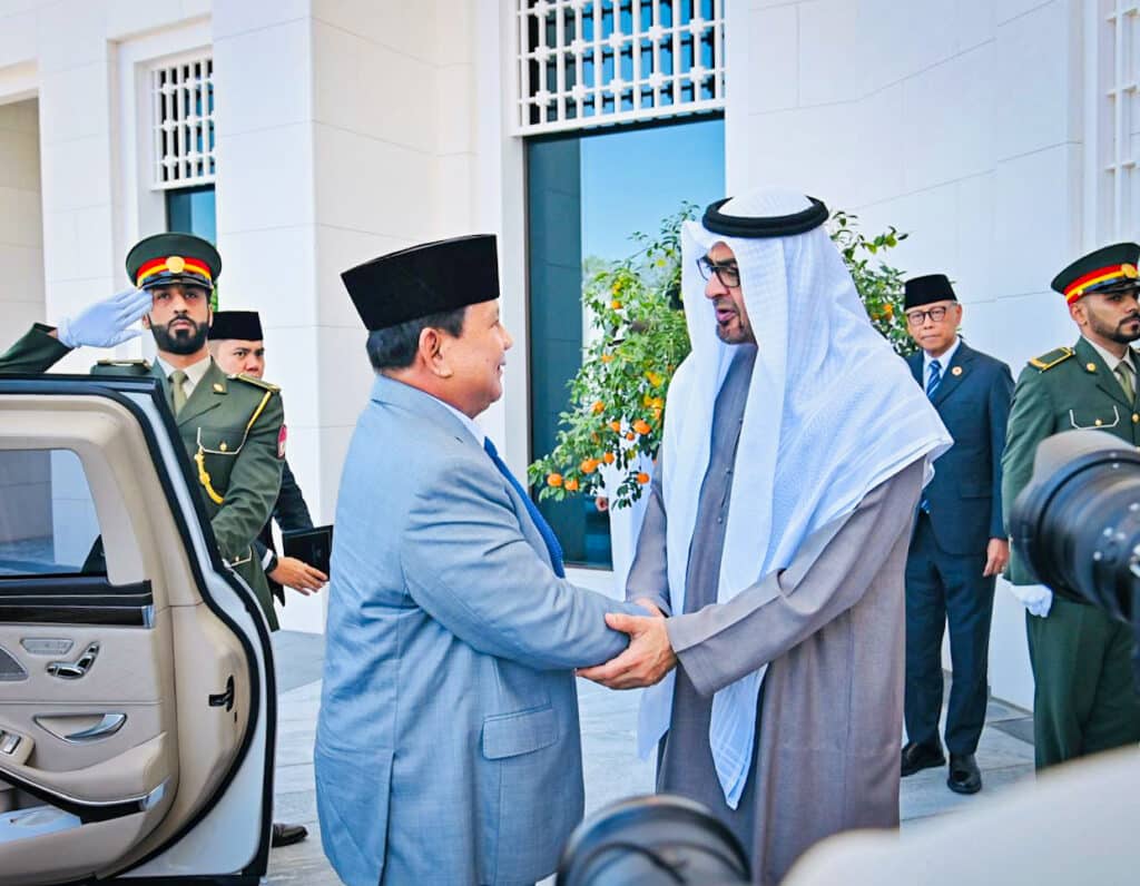 Bertemu Presiden MBZ, Presiden Prabowo Disambut Hangat di Istana Qasr Al Shatie