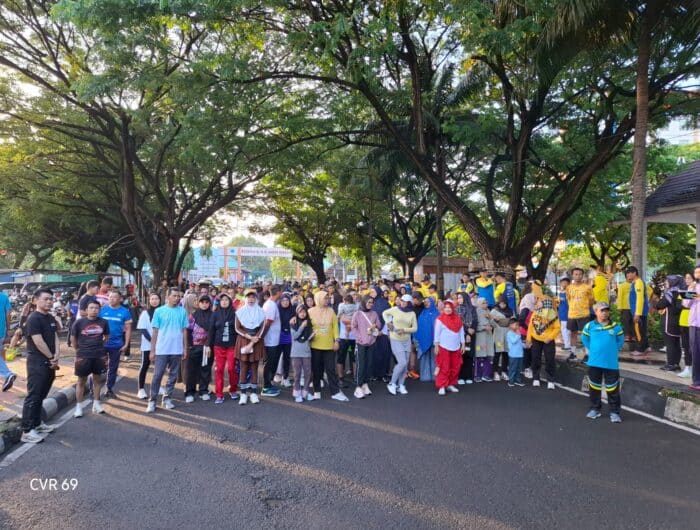 Bupati Uji Nurdin Terjun Langsung di Bakti Sosial Digelar Dinkes Bantaeng, Warga Berbondong-bondong Periksa Kesehatan Gratis