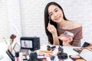 Makeup Natural Sehari-hari untuk Penampilan Segar Makeup Natural Sehari-hari untuk Penampilan Segar