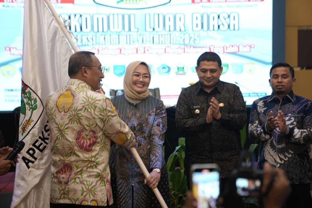 Wabup Bulukumba Serahkan Motor Sampah ke Kelurahan, Ada Instruksi Tak Biasa