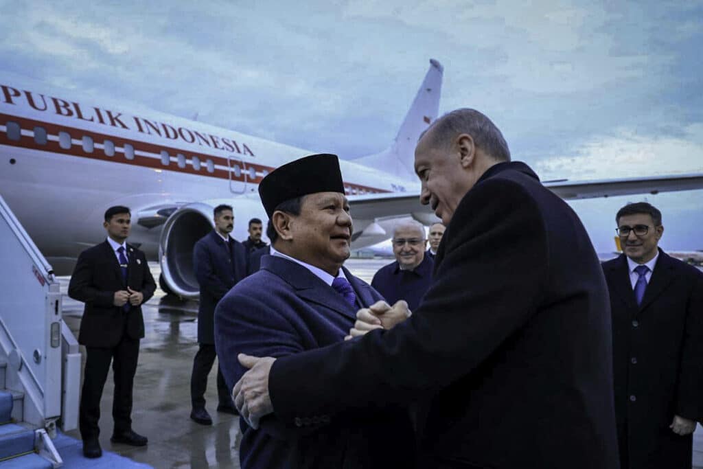 Tiba di Ankara, Presiden Prabowo Disambut Langsung Presiden Erdoğan