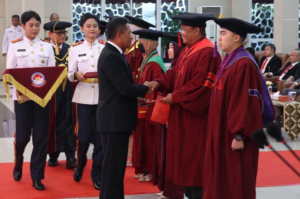 Wamenhan Hadiri Wisuda 426 Mahasiswa Unhan RI di Aula Merah Putih