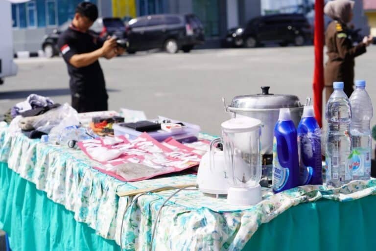 KEJARI PALU MELAKSANAKAN PEMUSNAHAN BARANG BUKTI TINDAK PIDANA NARKOTIKA KEJARI PALU MELAKSANAKAN PEMUSNAHAN BARANG BUKTI TINDAK PIDANA NARKOTIKA