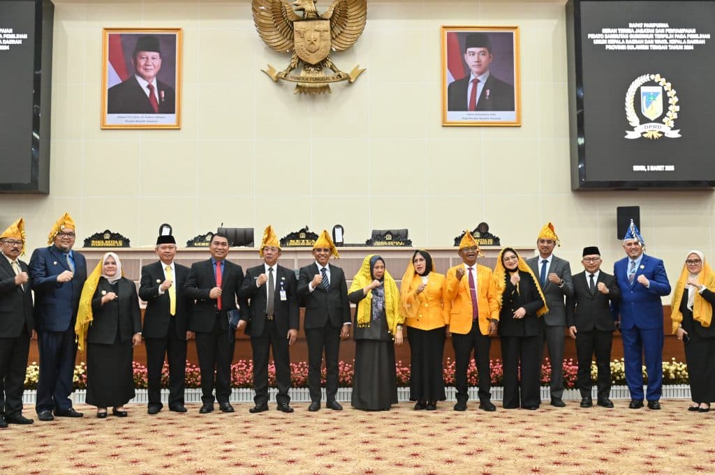 WALI KOTA PALU MENGHADIRI RAPAT PARIPURNA SERAH TERIMA JABATAN GUBERNUR TERPILIH SULAWESI TENGAH