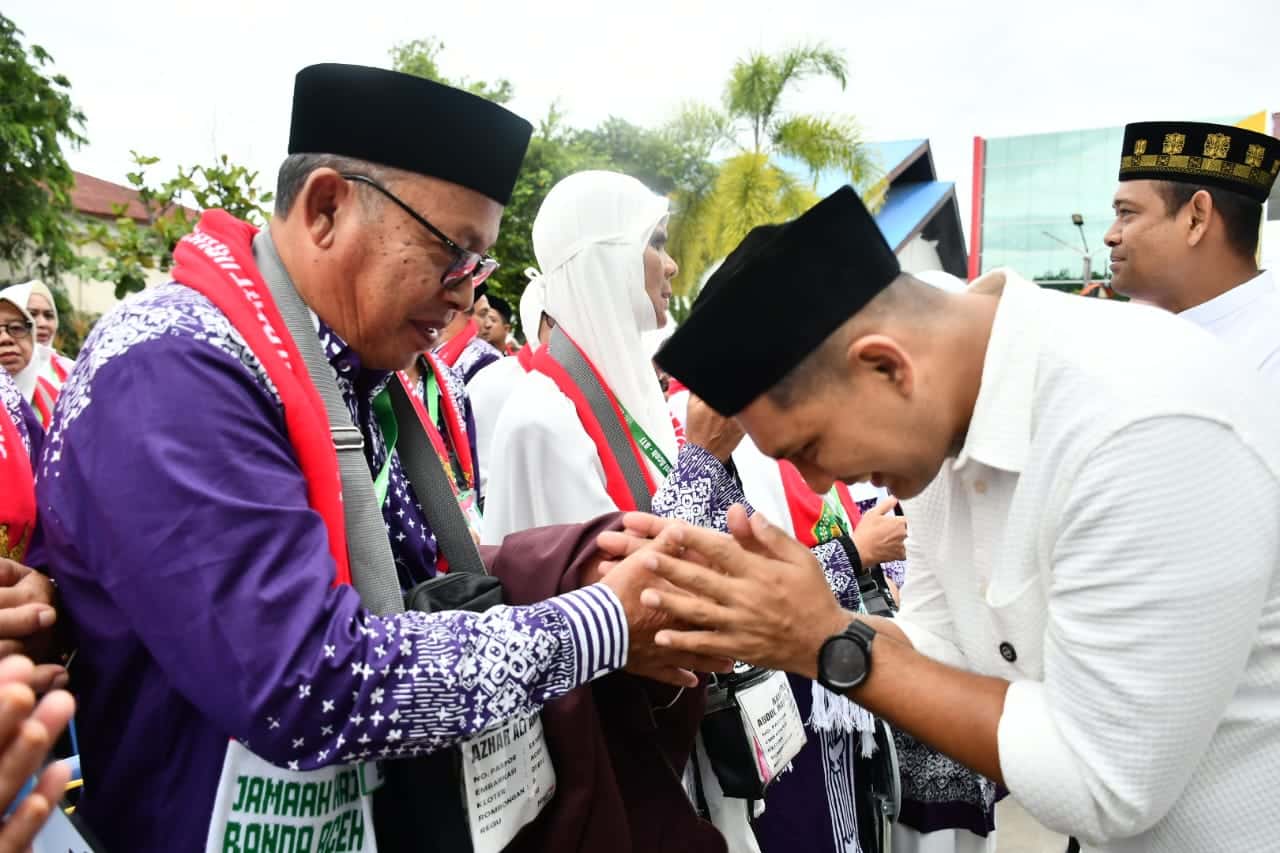 Lepas Jamaah Haji Asal Banda Aceh di Balai Kota, Ini Pesan Wali Kota Illiza
