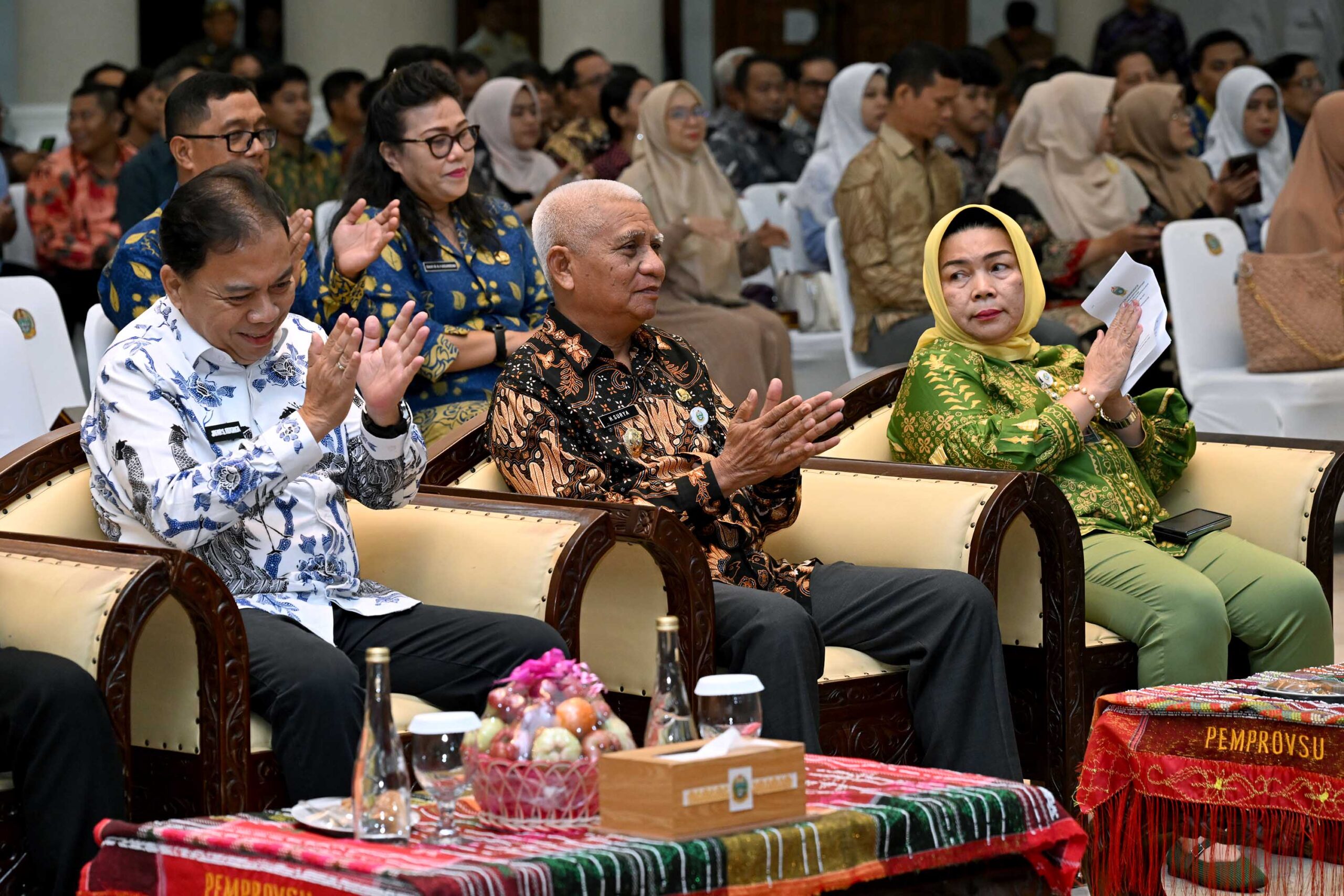 Wagub Sumut Surya Serahkan Penghargaan Lingkungan Hidup 2024 *Tiga Perusahaan Dapat Kategori Emas