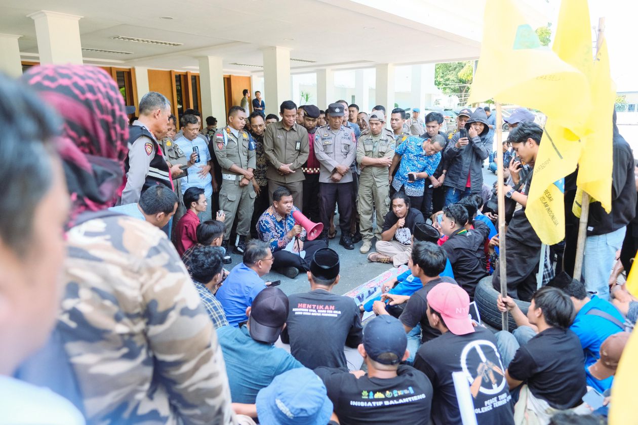 Uji Nurdin Duduk Bersama Buruh, Jelaskan Krisis Industri di KIBA