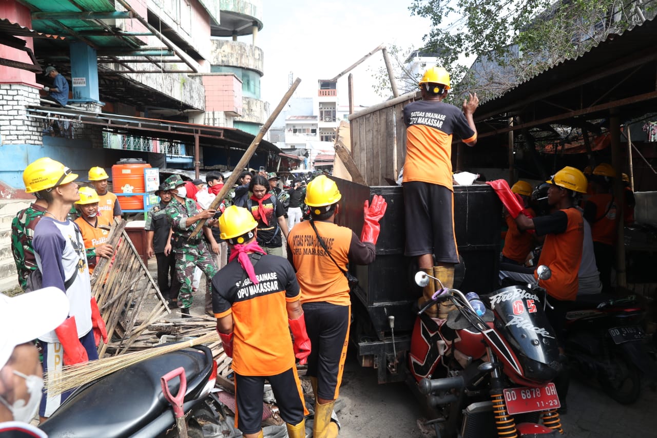 Pasar Terong Kini Lebih Bersih, Warga Apresiasi Karya Bakti Kodim 1408/Makassar