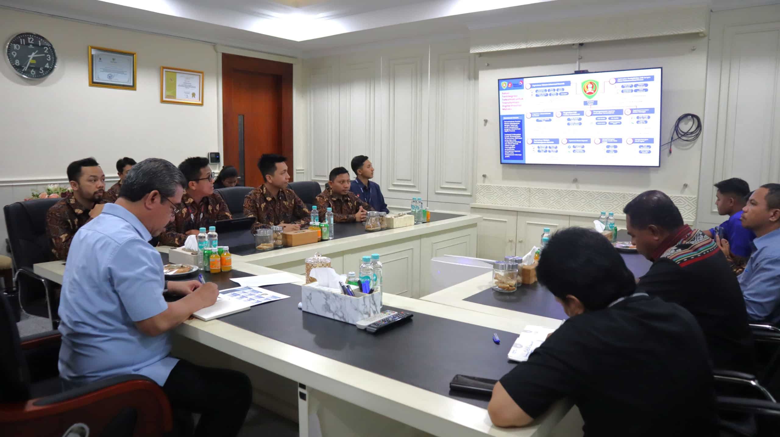 GUBERNUR GELAR PERTEMUAN BAHAS DIGITALISASI