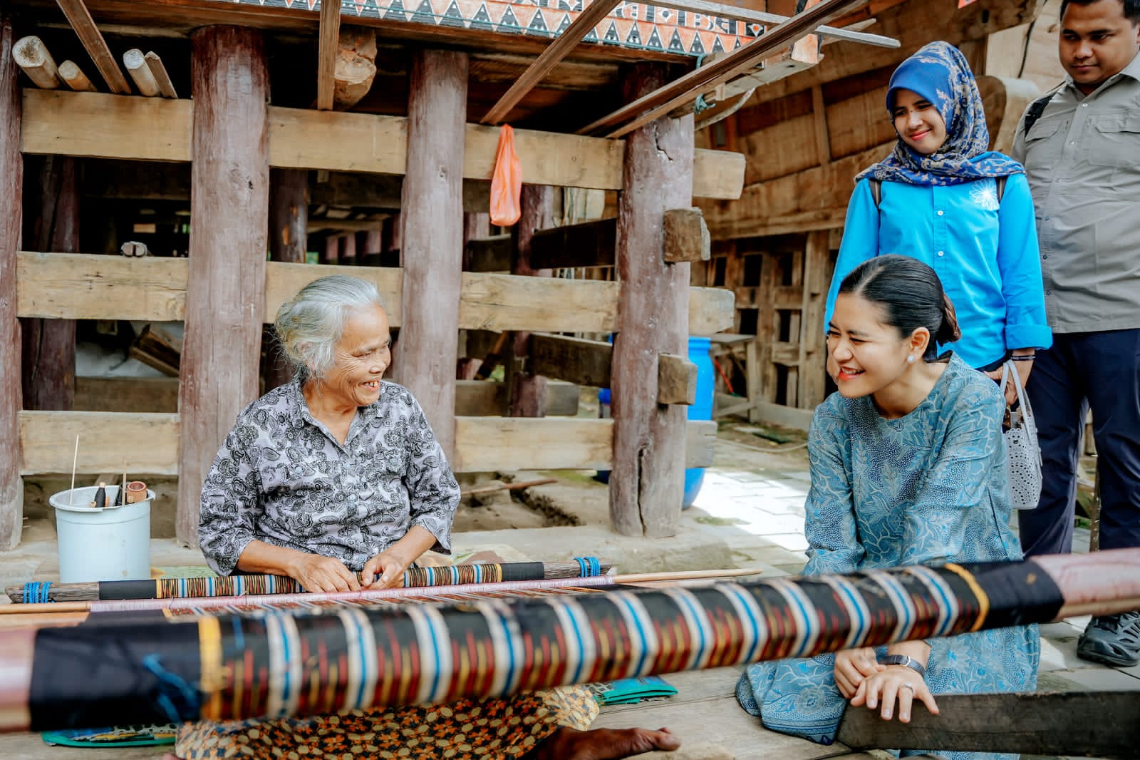 Kunjungi Galeri Ulos Hutaraja Kahiyang Ayu Terkesima Bagaimana Cara Pembuatan Ulos