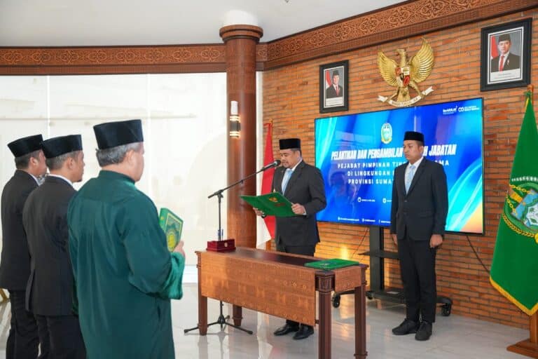 Lantik Kepala Biro Umum dan Biro Pengadaan Barang Jasa, Bobby Nasution Minta Tutup Celah Korupsi dan Pungli Lantik Kepala Biro Umum dan Biro Pengadaan Barang Jasa, Bobby Nasution Minta Tutup Celah Korupsi dan Pungli