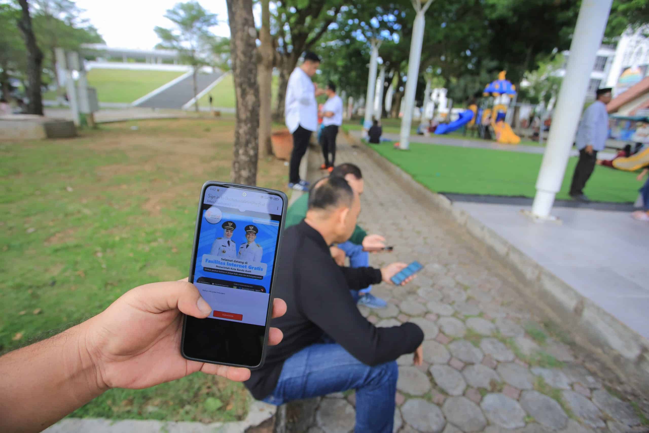 Warga Kota Kini Bisa Akses Wifi Gratis di Taman Bustanussalatin dan Ruang Publik Lainnya