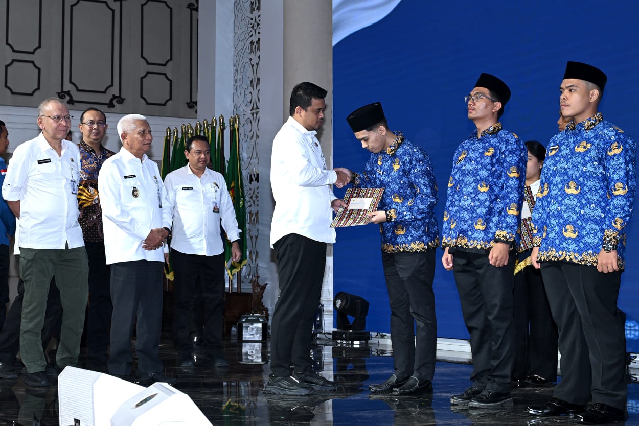 Serahkan 692 SK CPNS Pemprov Sumut, Gubernur Bobby Nasution Ingatkan Tugas Sebagai Pelayan Masyarakat