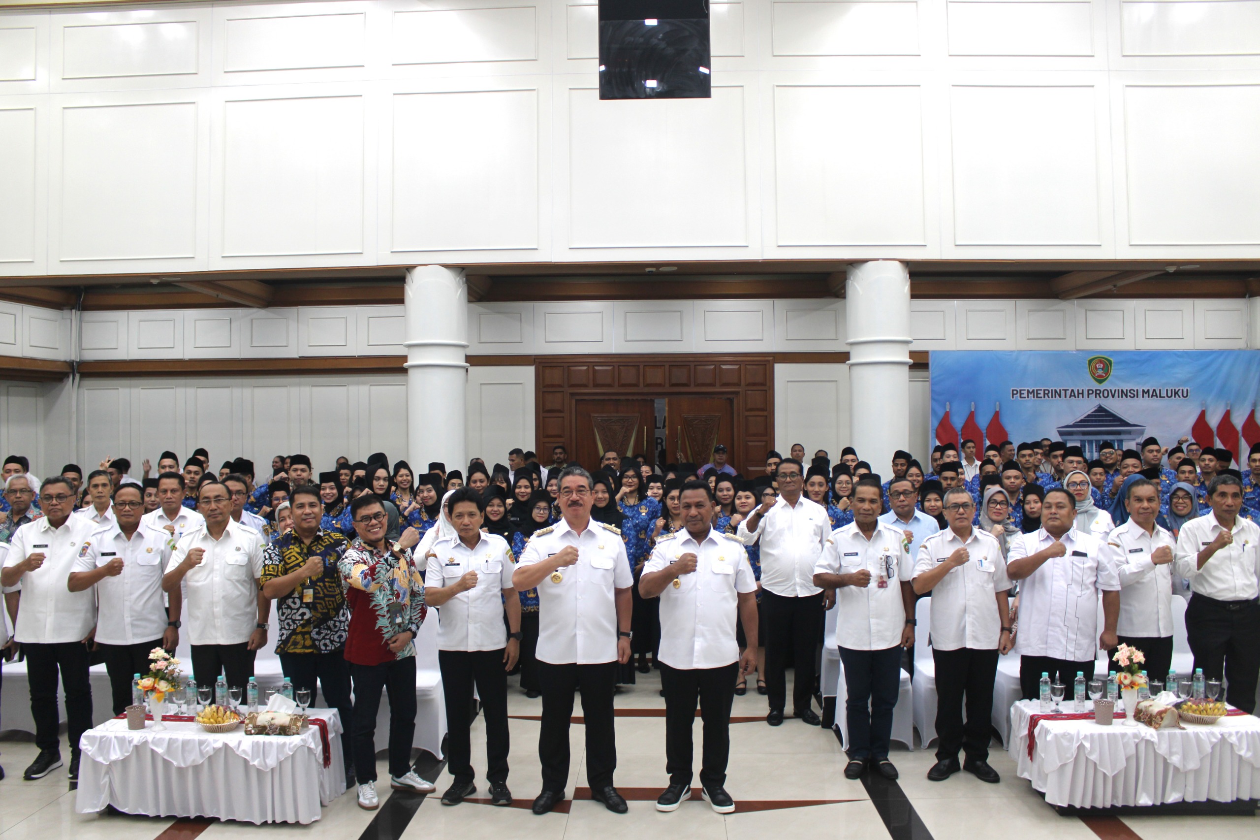 GUBERNUR SERAHKAN SK KEPADA 101 CPNS FORMASI 2024 PEMPROV MALUKU