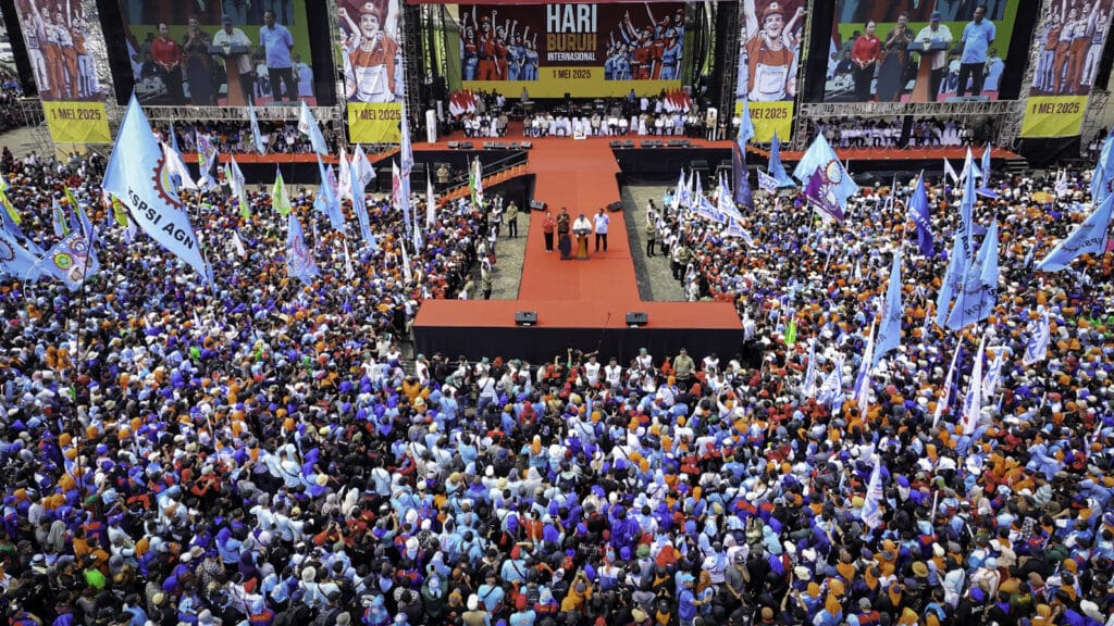 Presiden Prabowo Hadiri Peringatan Hari Buruh Internasional di Monas – Sekretariat Kabinet Republik Indonesia