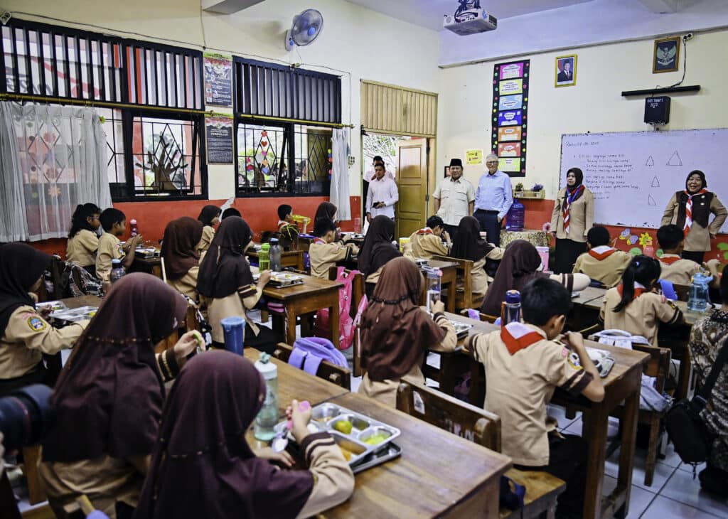 Presiden Prabowo Tinjau Pelaksanaan MBG dan Cek Kesehatan Gratis di Sekolah Bersama Bill Gates