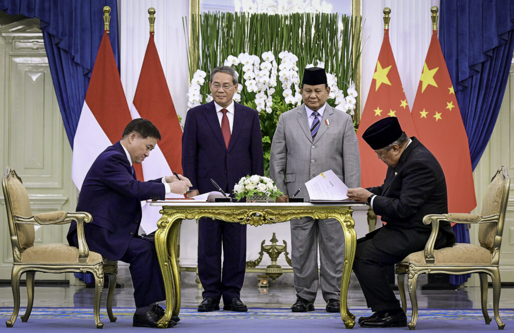 Presiden Prabowo dan Premier Li Qiang Saksikan Penandatanganan 12 Nota Kesepahaman Strategis RI–Tiongkok