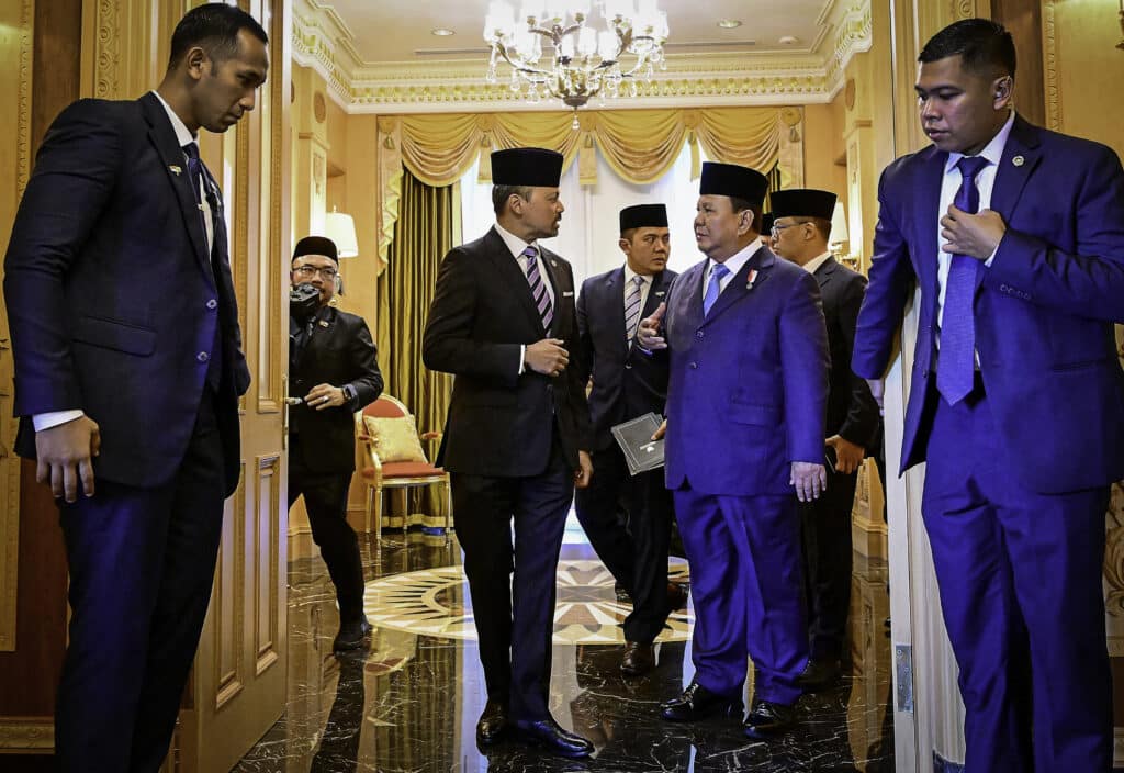 Putra Mahkota Brunei Jemput Langsung Presiden Prabowo Menuju Istana Nurul Iman