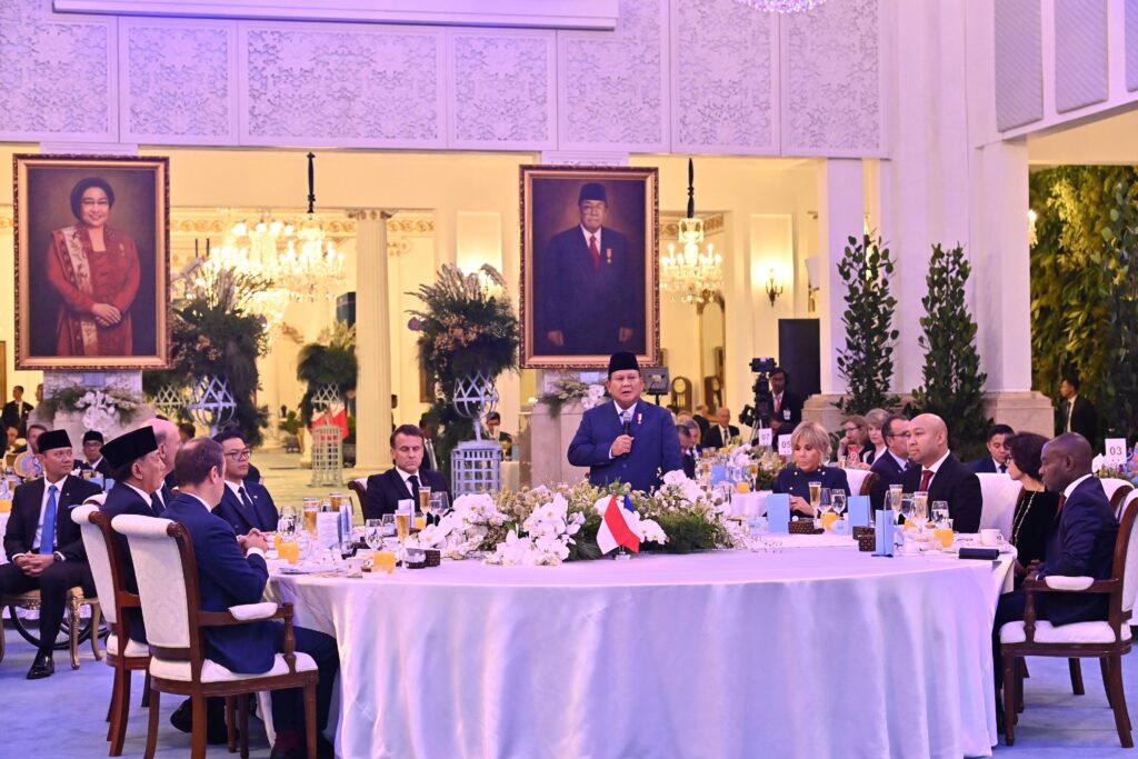 Seskab Teddy Tegaskan Tidak Ada Minuman Beralkohol dalam Jamuan Presiden Macron di Jakarta