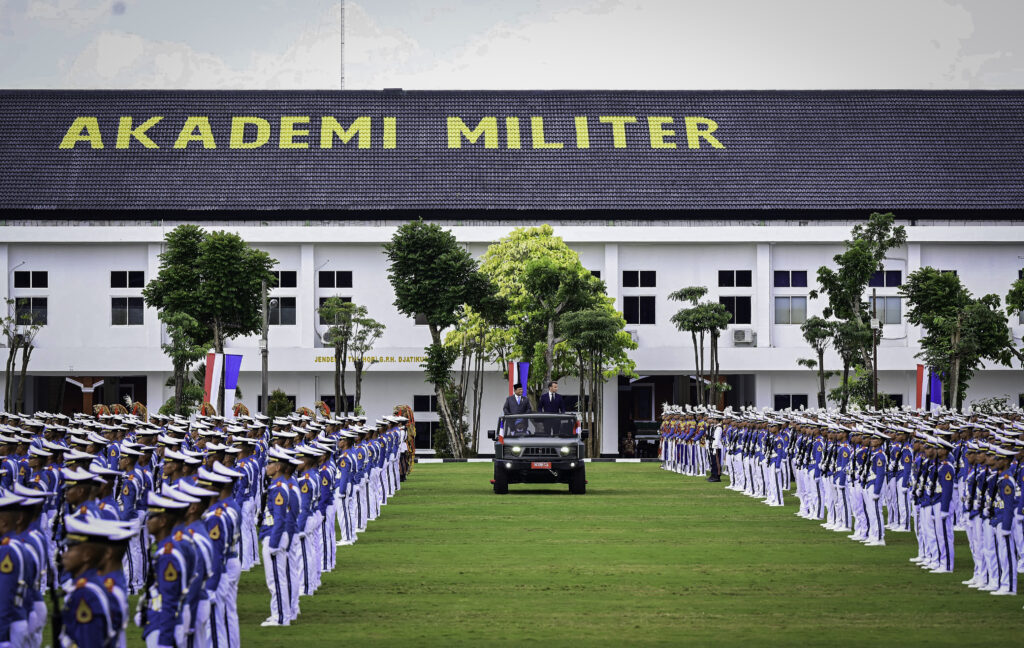 Upacara Penyambutan di Akmil Magelang, Presiden Prabowo dan Presiden Macron Tinjau Pasukan Taruna