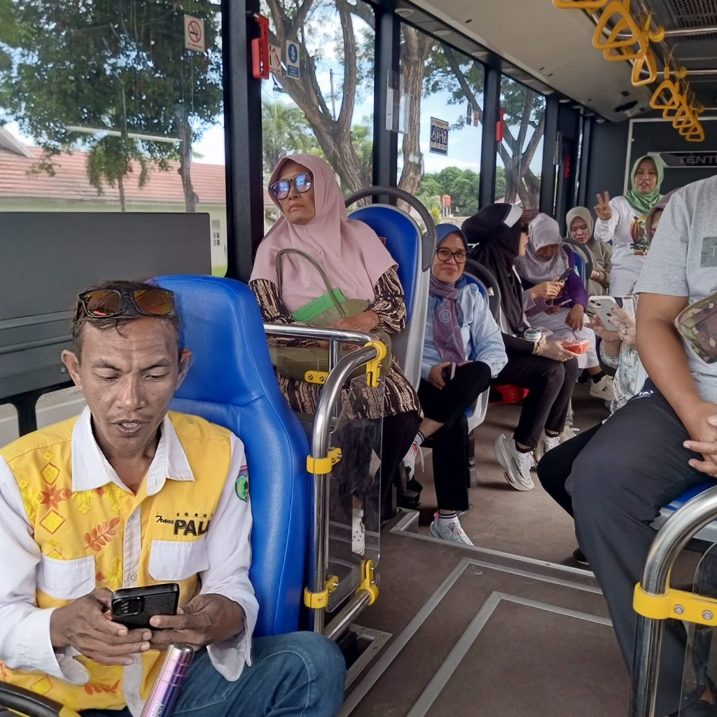 Sekda Irmayanti Ajak ASN Palu Naik Bus Transpalu
