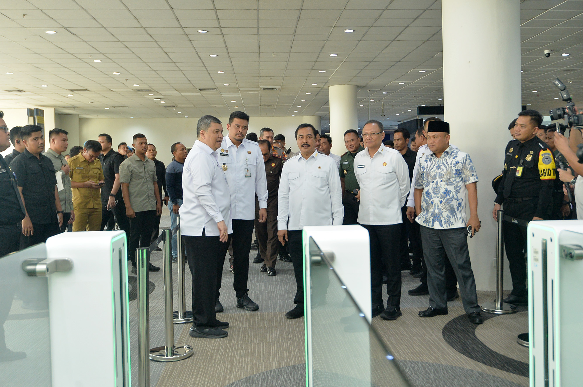 Bobby Nasution Bersama Menteri Imipas Launching Autogate, Percepat Layanan Keimigrasian di Bandara Kualanamu