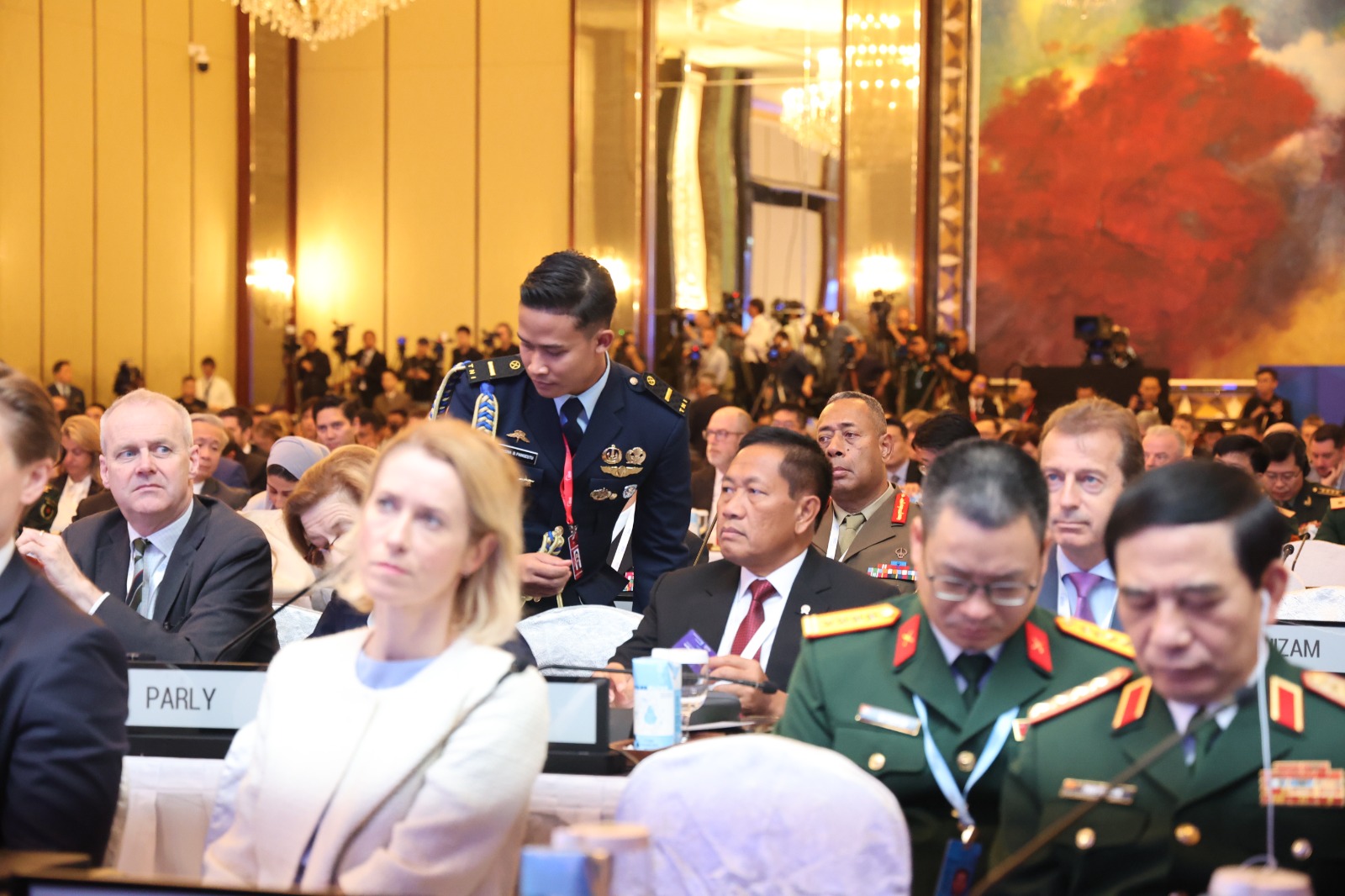 Hari Kedua Shangri-La Dialogue, Wamenhan RI Hadiri Plenary Session, Perkuat Diplomasi Pertahanan