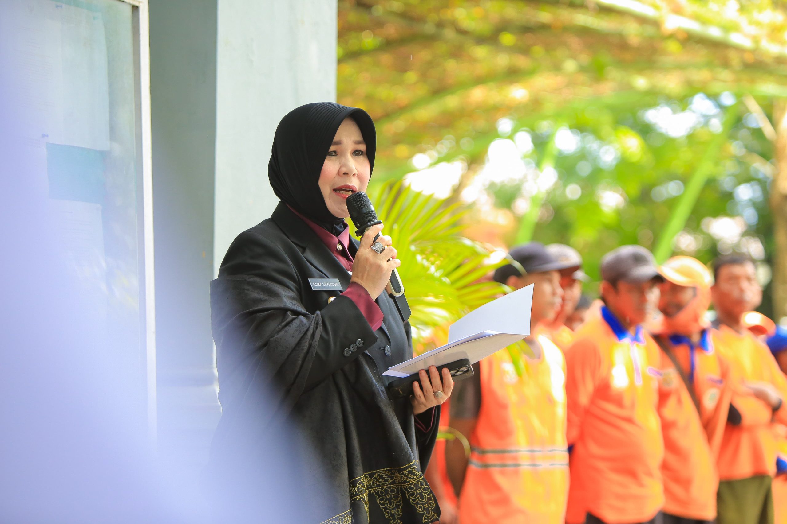 Illiza Salurkan Zakat Rp 337 Juta bagi 562 Pasukan Oranye