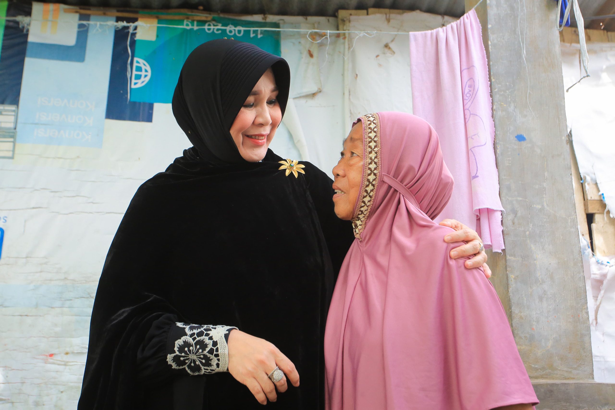 Bahagianya Keluarga Yayah Dikunjungi Illiza setelah 7 Tahun Tinggal di Aset Pemko