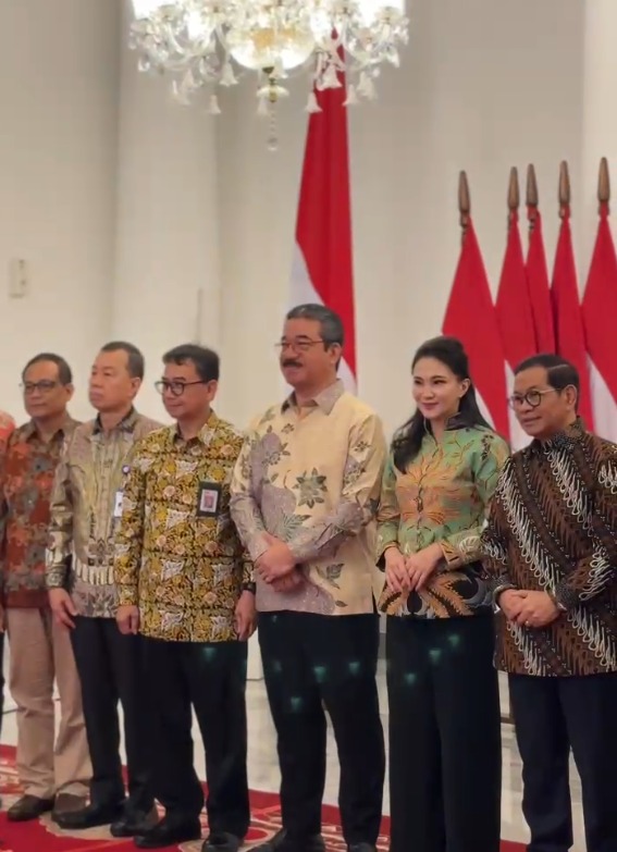 GUBERNUR MALUKU TANDATANGANI PERJANJIAN PEMEGANG SAHAM KUB BANK MALUKU MALUT DENGAN BANK DKI