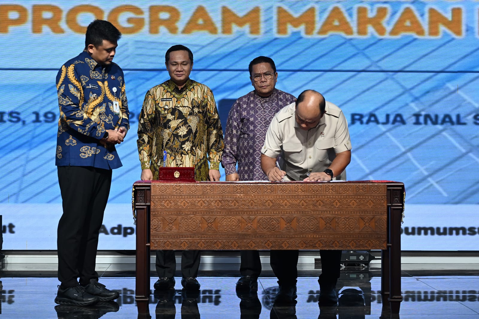 33 Pemkab/Pemko se-Sumut Teken Nota Kesepahaman, Bobby Nasution Dorong Percepatan Pengadaan Sarana SPPG Program MBG