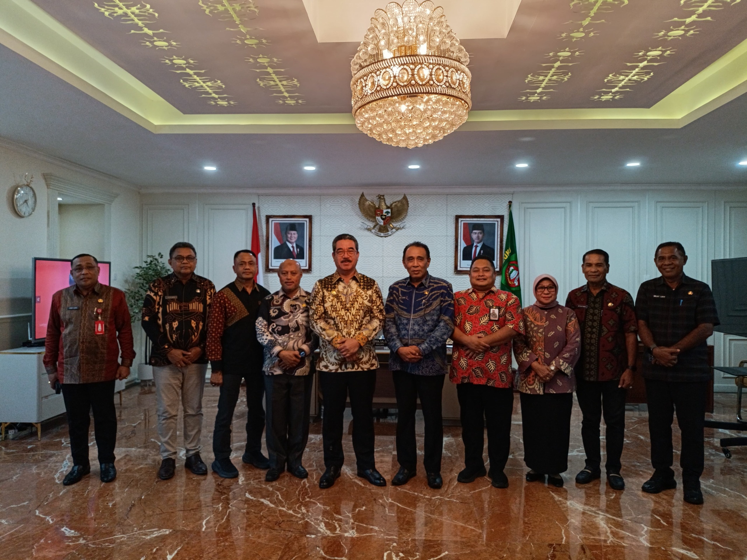 GUBERNUR HENDRIK LEWERISSA LANTIK PEJABAT PIMPINAN TINGGI PRATAMA, UMAR ALHABSY JADI STAF AHLI GUBERNUR