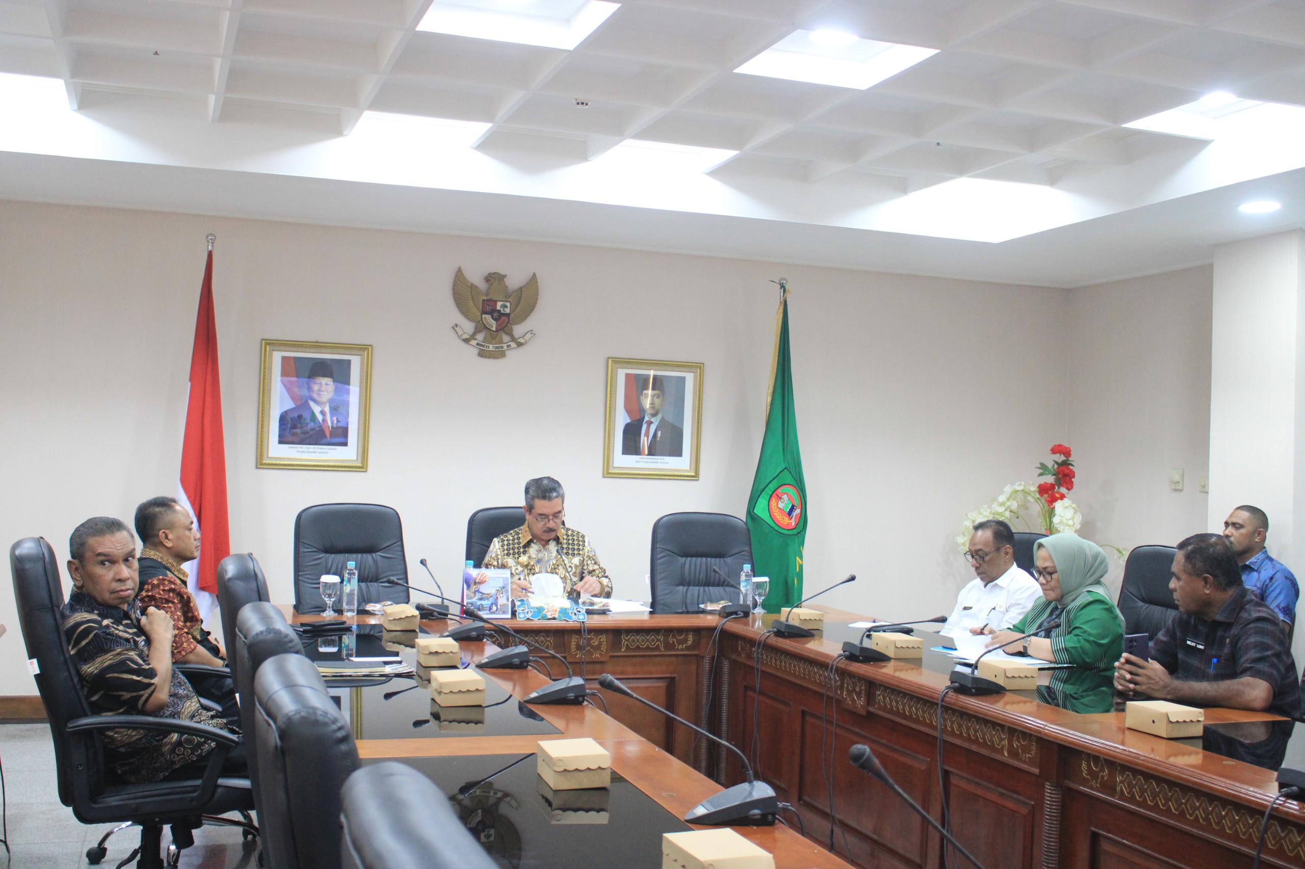 PENINGKATAN KUALITAS KAWASAN KUMUH DI MALUKU, GUBERNUR RAPAT DENGAN KEMENTERIAN PUPR